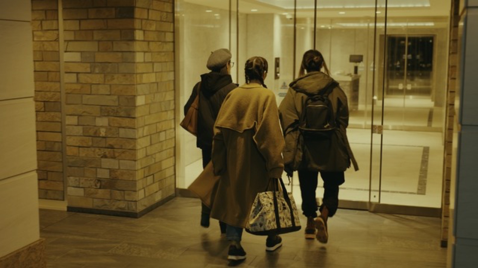 更多剧照 1
